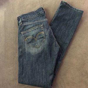 Straight Levi’s Medium Wash Jeans